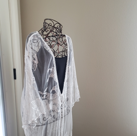 White Lily Cover Up - Picture 5 of 11